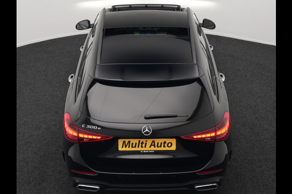 Mercedes-Benz C-Klasse Estate 300 e AMG Line Plug In Hybrid 320pk Dealer O.H NIEUW MODEL PHEV | Panodak | 360 Camera | Adaptive Cruise | Lederen Sportstoelen Massage & Memory | Sfeerverlichting | Keyless | Navigatie | Virtual | DAB |