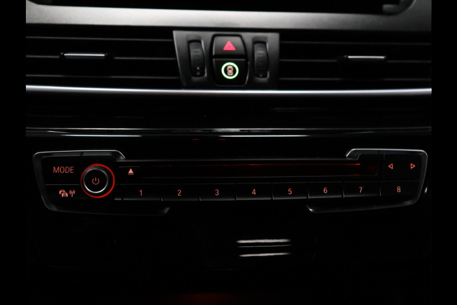 BMW 2 Serie Active Tourer 218i Centennial High Executive M Pakket [HEAD-UP DISPLAY, CRUISE CONTROL, PDC ACHTER, SFEERVERLICHTING, STOELVERWARMING, BLUETOOTH,  AIRCO, LED, NIEUWSTAAT]