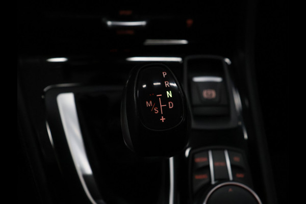 BMW 2 Serie Active Tourer 218i Centennial High Executive M Pakket [HEAD-UP DISPLAY, CRUISE CONTROL, PDC ACHTER, SFEERVERLICHTING, STOELVERWARMING, BLUETOOTH,  AIRCO, LED, NIEUWSTAAT]