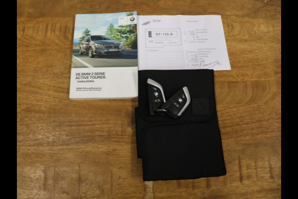 BMW 2 Serie Active Tourer 218i Centennial High Executive M Pakket [HEAD-UP DISPLAY, CRUISE CONTROL, PDC ACHTER, SFEERVERLICHTING, STOELVERWARMING, BLUETOOTH,  AIRCO, LED, NIEUWSTAAT]