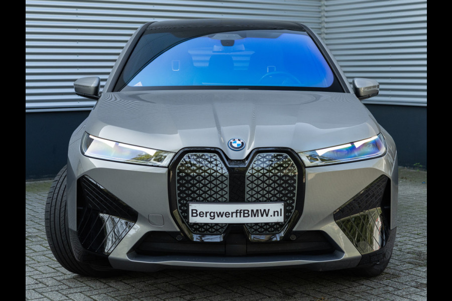 BMW iX M60 High Executive - Pano - Trekhaak - 112kWh