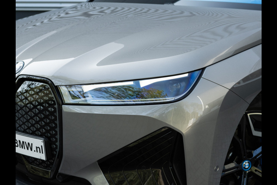BMW iX M60 High Executive - Pano - Trekhaak - 112kWh
