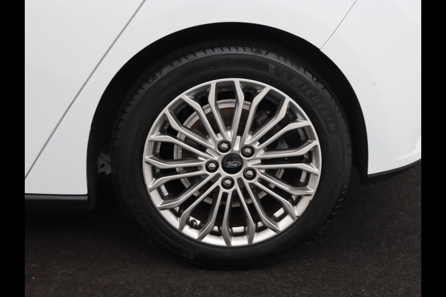 Ford Focus 1.0 EcoBoost Titanium | Panoramadak | Head-Up | Stoel & stuurverwarming | Adaptive cruise | B&O Sound | Full LED | Carplay | Keyless | Climate control | Navigatie | Parkeerhulp