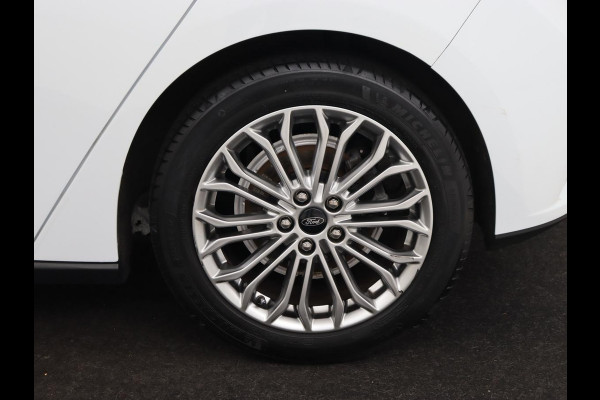 Ford Focus 1.0 EcoBoost Titanium | Panoramadak | Head-Up | Stoel & stuurverwarming | Adaptive cruise | B&O Sound | Full LED | Carplay | Keyless | Climate control | Navigatie | Parkeerhulp