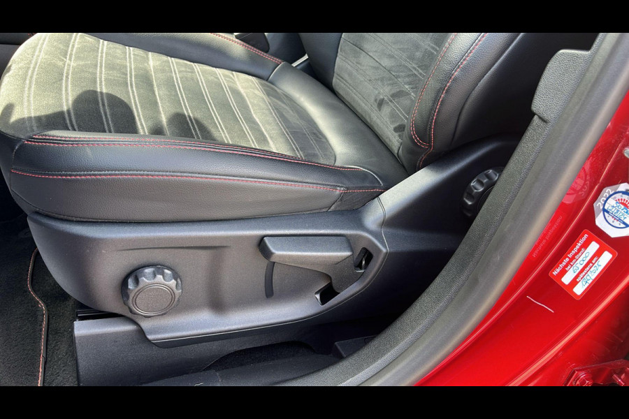 Ford Kuga 2.5 PHEV ST-Line X | Full options | Weg/Uitklapbare Trekhaak (Elektrisch bedienbaar) | Elektrisch glazen panorama-dak | Adaptive cruise control | Winter Pack | Dodehoeksensoren | Bang&Olufsen | Head up Display | Adaptive LED | 19 inch lichtmetalen velgen met rode remklauwen | Elektrische achterklep