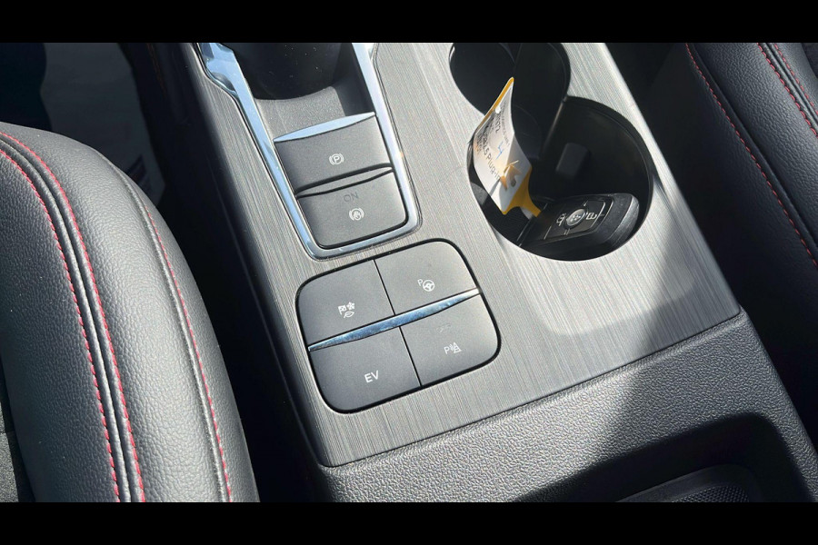 Ford Kuga 2.5 PHEV ST-Line X | Full options | Weg/Uitklapbare Trekhaak (Elektrisch bedienbaar) | Elektrisch glazen panorama-dak | Adaptive cruise control | Winter Pack | Dodehoeksensoren | Bang&Olufsen | Head up Display | Adaptive LED | 19 inch lichtmetalen velgen met rode remklauwen | Elektrische achterklep