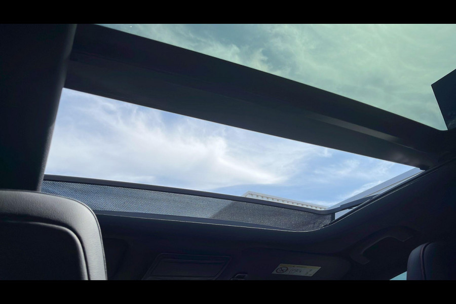 Ford Kuga 2.5 PHEV ST-Line X | Full options | Weg/Uitklapbare Trekhaak (Elektrisch bedienbaar) | Elektrisch glazen panorama-dak | Adaptive cruise control | Winter Pack | Dodehoeksensoren | Bang&Olufsen | Head up Display | Adaptive LED | 19 inch lichtmetalen velgen met rode remklauwen | Elektrische achterklep