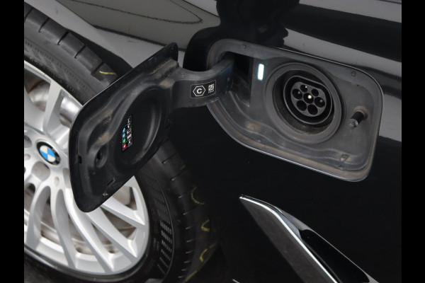 BMW 5 Serie 530e Executive | Panoramadak | Leder | Stoelverwarming | Adaptief LED | Carplay | Sfeerverlichting | Keyless | Camera | Achterbankverwarming | Navigatie