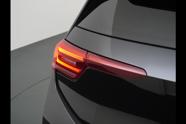 Volkswagen ID.3 58kWh 204PK 1st. First Plus Navi-Pro 19" Camera Trekhaak Apple Carplay Android Auto Matrix-LED Stoel-Stuurverwarming Adapt.Cruis Lmv Bluetooth Regensensor Rijstrooksensor Verkeersbord detectie Wifi Origineel Nederlandse Auto Nieuwprijs €43.675,-