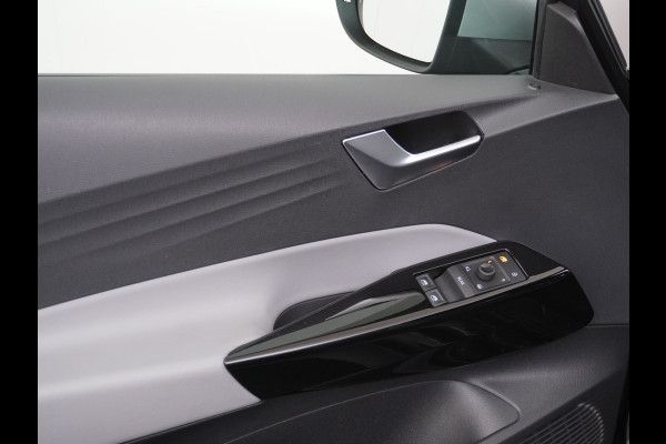 Volkswagen ID.3 58kWh 204PK 1st. First Plus Navi-Pro 19" Camera Trekhaak Apple Carplay Android Auto Matrix-LED Stoel-Stuurverwarming Adapt.Cruis Lmv Bluetooth Regensensor Rijstrooksensor Verkeersbord detectie Wifi Origineel Nederlandse Auto Nieuwprijs €43.675,-