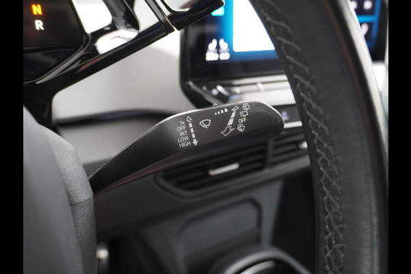 Volkswagen ID.3 58kWh 204PK 1st. First Plus Navi-Pro 19" Camera Trekhaak Apple Carplay Android Auto Matrix-LED Stoel-Stuurverwarming Adapt.Cruis Lmv Bluetooth Regensensor Rijstrooksensor Verkeersbord detectie Wifi Origineel Nederlandse Auto Nieuwprijs €43.675,-