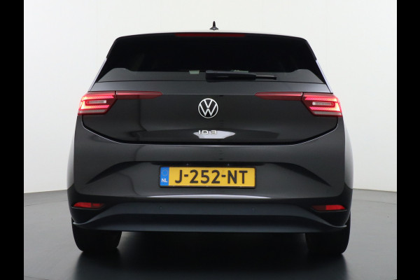 Volkswagen ID.3 58kWh 204PK 1st. First Plus Navi-Pro 19" Camera Trekhaak Apple Carplay Android Auto Matrix-LED Stoel-Stuurverwarming Adapt.Cruis Lmv Bluetooth Regensensor Rijstrooksensor Verkeersbord detectie Wifi Origineel Nederlandse Auto Nieuwprijs €43.675,-