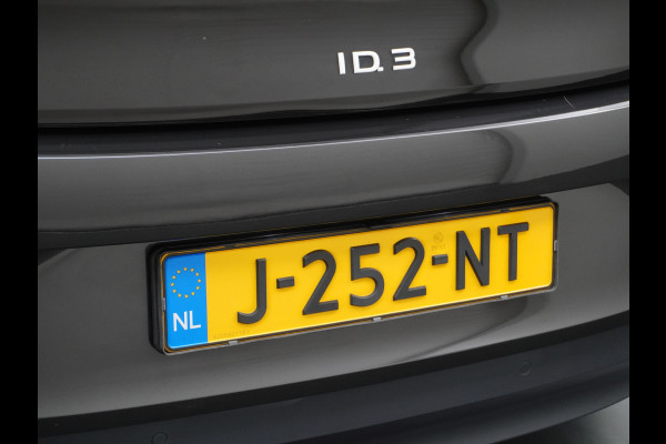 Volkswagen ID.3 58kWh 204PK 1st. First Plus Navi-Pro 19" Camera Trekhaak Apple Carplay Android Auto Matrix-LED Stoel-Stuurverwarming Adapt.Cruis Lmv Bluetooth Regensensor Rijstrooksensor Verkeersbord detectie Wifi Origineel Nederlandse Auto Nieuwprijs €43.675,-