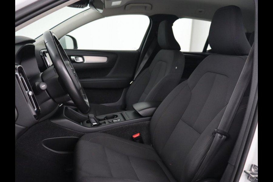 Volvo XC40 1.5 T2 Business Pro | Trekhaak | Stoel & stuurverwarming | Camera | Carplay | Navigatie | Adaptive cruise | Keyless | Climate control