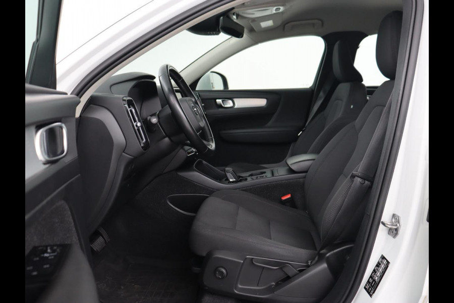 Volvo XC40 1.5 T2 Business Pro | Trekhaak | Stoel & stuurverwarming | Camera | Carplay | Navigatie | Adaptive cruise | Keyless | Climate control
