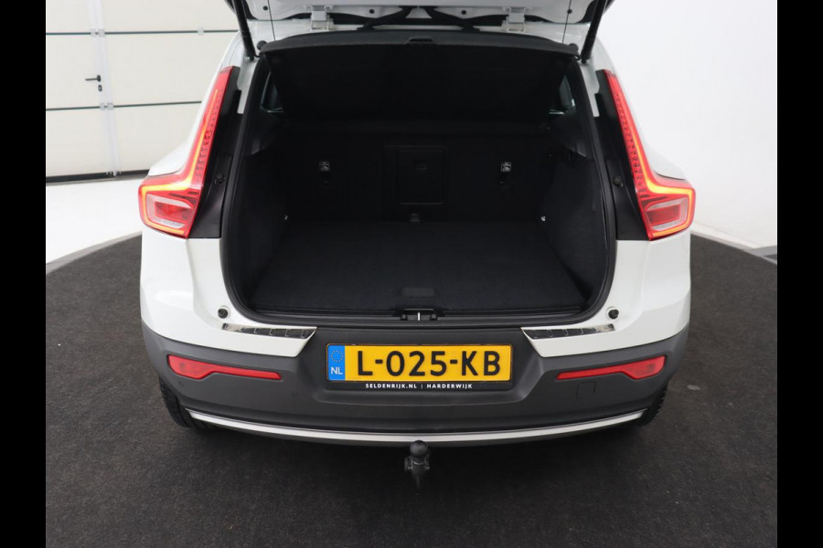 Volvo XC40 1.5 T2 Business Pro | Trekhaak | Stoel & stuurverwarming | Camera | Carplay | Navigatie | Adaptive cruise | Keyless | Climate control