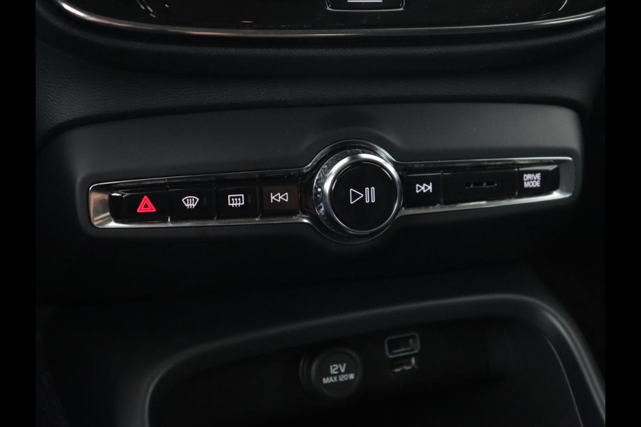 Volvo XC40 1.5 T2 Business Pro | Trekhaak | Stoel & stuurverwarming | Camera | Carplay | Navigatie | Adaptive cruise | Keyless | Climate control