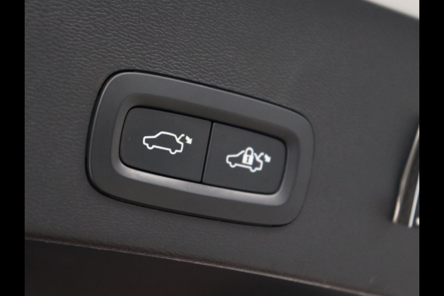 Volvo XC40 1.5 T2 Business Pro | Trekhaak | Stoel & stuurverwarming | Camera | Carplay | Navigatie | Adaptive cruise | Keyless | Climate control