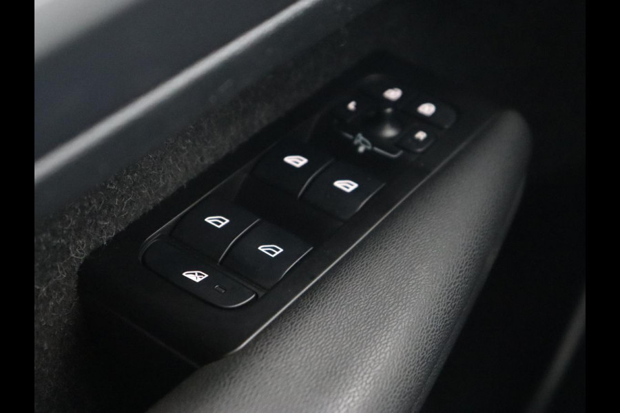 Volvo XC40 1.5 T2 Business Pro | Trekhaak | Stoel & stuurverwarming | Camera | Carplay | Navigatie | Adaptive cruise | Keyless | Climate control