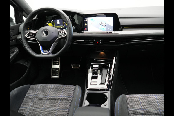 Volkswagen Golf GTE 245pk Plug In Hybrid Black Optic PHEV | Adaptive Cruise  | Camera | IQ Light | Sportstoelen Verwarmd | 18"L.M | Virtual | Apple Carplay | Sfeerverlichting | Keyless |