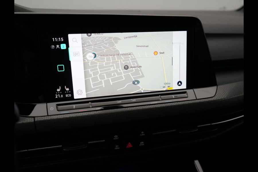 Volkswagen Golf GTE 245pk Plug In Hybrid Black Optic PHEV | Adaptive Cruise  | Camera | IQ Light | Sportstoelen Verwarmd | 18"L.M | Virtual | Apple Carplay | Sfeerverlichting | Keyless |