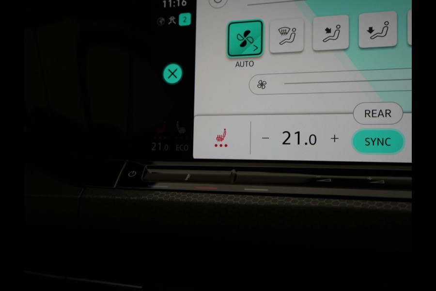 Volkswagen Golf GTE 245pk Plug In Hybrid Black Optic PHEV | Adaptive Cruise  | Camera | IQ Light | Sportstoelen Verwarmd | 18"L.M | Virtual | Apple Carplay | Sfeerverlichting | Keyless |