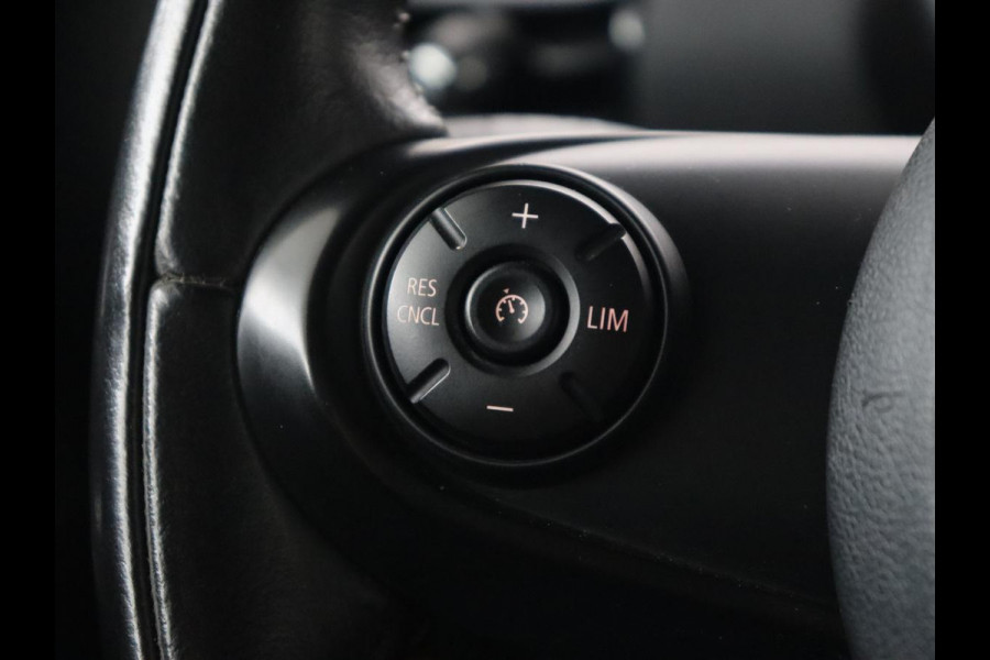 MINI Clubman 1.5 One Chili Plus | Full LED | Navigatie | Climate control | Keyless | Bluetooth | Leder/Stof | Park Assist | Cruise control