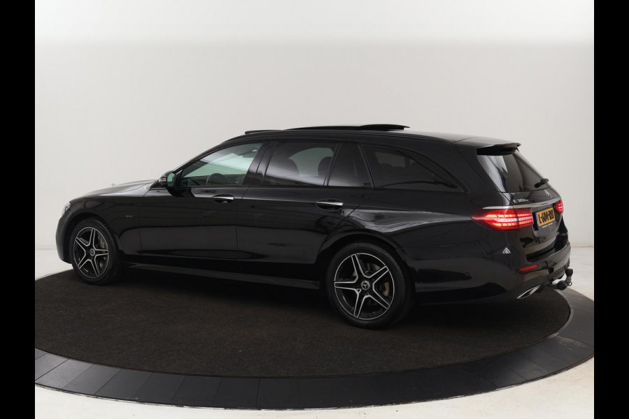Mercedes-Benz E-Klasse 300e AMG | Panoramadak | Burmester | Head-Up | Adaptive cruise | Stoelverwarming | 360 Camera | Memory | Carplay | Matrix LED | Leder/Alcantara | Trekhaak | Widescreen | PHEV | Plug In