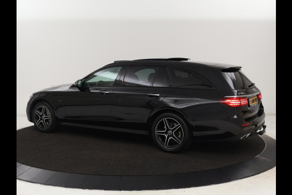 Mercedes-Benz E-Klasse 300e AMG | Panoramadak | Burmester | Head-Up | Adaptive cruise | Stoelverwarming | 360 Camera | Memory | Carplay | Matrix LED | Leder/Alcantara | Trekhaak | Widescreen | PHEV | Plug In