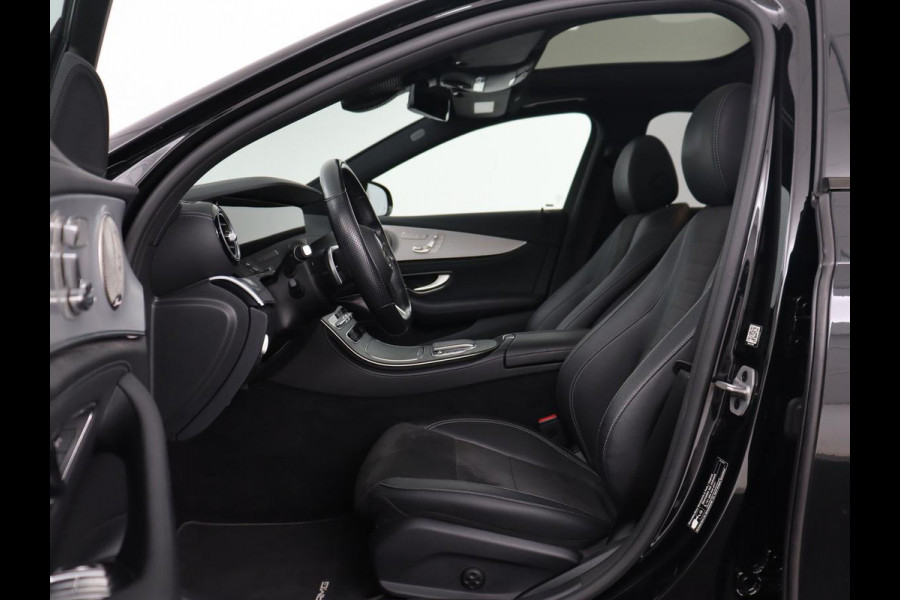 Mercedes-Benz E-Klasse 300e AMG | Panoramadak | Burmester | Head-Up | Adaptive cruise | Stoelverwarming | 360 Camera | Memory | Carplay | Matrix LED | Leder/Alcantara | Trekhaak | Widescreen | PHEV | Plug In