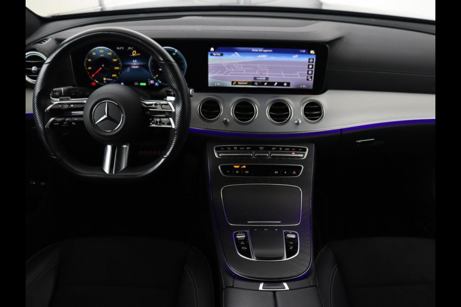 Mercedes-Benz E-Klasse 300e AMG | Panoramadak | Burmester | Head-Up | Adaptive cruise | Stoelverwarming | 360 Camera | Memory | Carplay | Matrix LED | Leder/Alcantara | Trekhaak | Widescreen | PHEV | Plug In