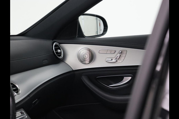Mercedes-Benz E-Klasse 300e AMG | Panoramadak | Burmester | Head-Up | Adaptive cruise | Stoelverwarming | 360 Camera | Memory | Carplay | Matrix LED | Leder/Alcantara | Trekhaak | Widescreen | PHEV | Plug In