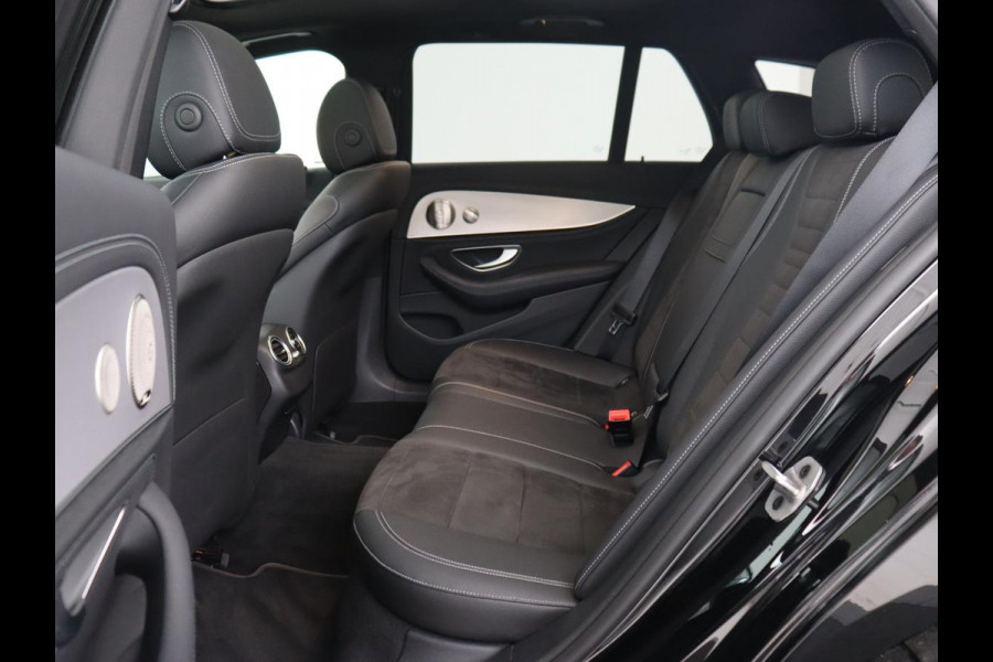 Mercedes-Benz E-Klasse 300e AMG | Panoramadak | Burmester | Head-Up | Adaptive cruise | Stoelverwarming | 360 Camera | Memory | Carplay | Matrix LED | Leder/Alcantara | Trekhaak | Widescreen | PHEV | Plug In