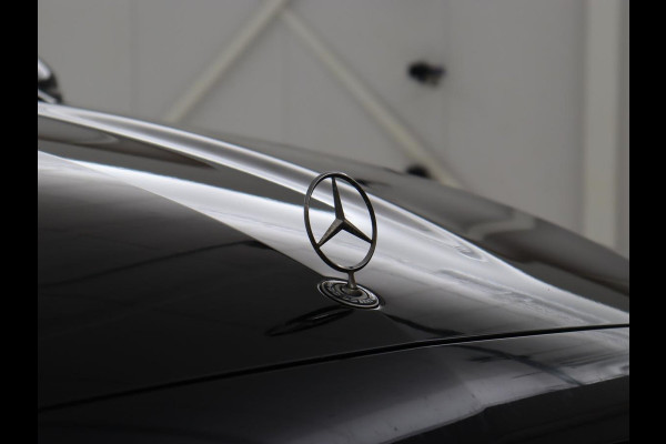 Mercedes-Benz E-Klasse 300e AMG | Panoramadak | Burmester | Head-Up | Adaptive cruise | Stoelverwarming | 360 Camera | Memory | Carplay | Matrix LED | Leder/Alcantara | Trekhaak | Widescreen | PHEV | Plug In