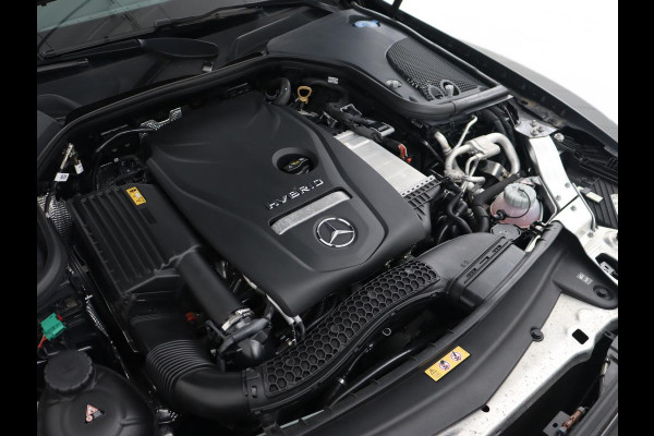 Mercedes-Benz E-Klasse 300e AMG | Panoramadak | Burmester | Head-Up | Adaptive cruise | Stoelverwarming | 360 Camera | Memory | Carplay | Matrix LED | Leder/Alcantara | Trekhaak | Widescreen | PHEV | Plug In