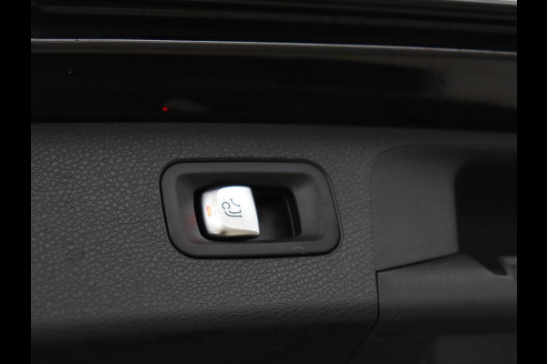 Mercedes-Benz E-Klasse 300e AMG | Panoramadak | Burmester | Head-Up | Adaptive cruise | Stoelverwarming | 360 Camera | Memory | Carplay | Matrix LED | Leder/Alcantara | Trekhaak | Widescreen | PHEV | Plug In