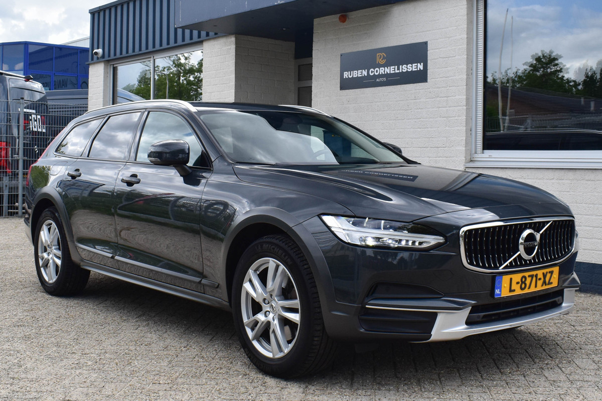 Volvo V90 Cross Country 2.0 D4 Aut. | Polestar Eng. | Trekhaak | Carplay | Navi | Stoelverwarming Volvo V90 Cross Country 2.0 D4 Aut. | Polestar Eng. | Trekhaak | Carplay | Navi | Stoelverwarming