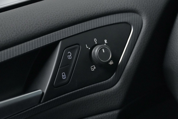 Volkswagen Golf 7.5 - 1.5 TSI ACT 2x R Line 150 PK | Pano-dak | Virtual | CarPlay | Cruise | Stoelverwarming | Camera | LED | PDC |