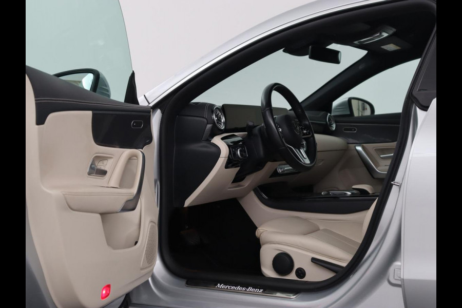 Mercedes-Benz CLA-Klasse Shooting Brake 180 Luxury Line | Leder | Adaptive cruise | Stoelverwarming | Camera | Matrix LED | Carplay | Sfeerverlichting | Widescreen | Keyless