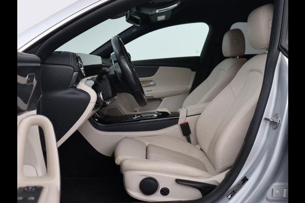 Mercedes-Benz CLA-Klasse Shooting Brake 180 Luxury Line | Leder | Adaptive cruise | Stoelverwarming | Camera | Matrix LED | Carplay | Sfeerverlichting | Widescreen | Keyless