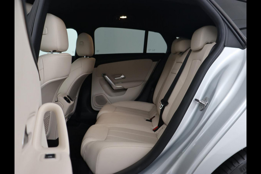 Mercedes-Benz CLA-Klasse Shooting Brake 180 Luxury Line | Leder | Adaptive cruise | Stoelverwarming | Camera | Matrix LED | Carplay | Sfeerverlichting | Widescreen | Keyless