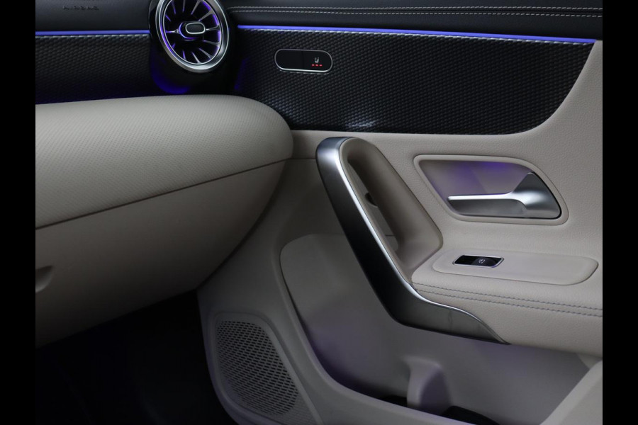 Mercedes-Benz CLA-Klasse Shooting Brake 180 Luxury Line | Leder | Adaptive cruise | Stoelverwarming | Camera | Matrix LED | Carplay | Sfeerverlichting | Widescreen | Keyless