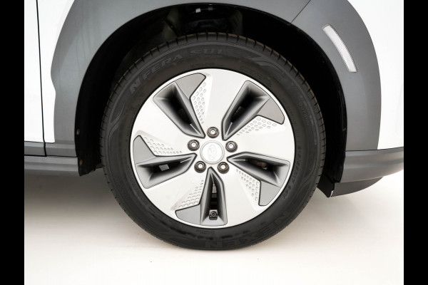 Hyundai Kona EV Premium 64 kWh (INCL-BTW) *PANO | FULL-LEATHER | KRELL-AUDIO | HEAD-UP | FULL-LED | NAVI-FULLMAP | DAB | ADAPT.CRUISE | KEYLESS | CAMERA | BLIND-SPOT | LANE-ASSIST | DIGI-COCKPIT | COMFORT-SEATS | 17''ALU*
