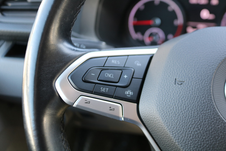 Volkswagen Transporter 2.0 TDI L2 H1 Airco Navigatie Trekhaak