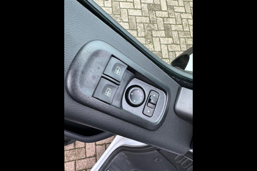 Renault Master Bakwagen met laadklep 2.3dCi 165 pk DL/Dubbel lucht/Laadklep 750kg/Navigatie/Cruisecontrol Citybox/Meubelbak/mechanisch geveerde Hoogte 2.320 inwendig/ Breedte 2.220 uitwendig/ Lengte 4.400 inwendig
