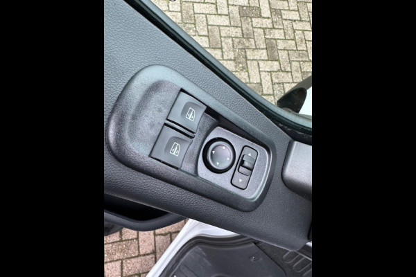 Renault Master Bakwagen met laadklep 2.3dCi 165 pk DL/Dubbel lucht/Laadklep 750kg/Navigatie/Cruisecontrol Citybox/Meubelbak/mechanisch geveerde Hoogte 2.320 inwendig/ Breedte 2.220 uitwendig/ Lengte 4.400 inwendig