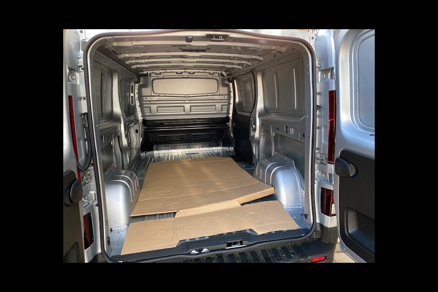 Renault Trafic 2.0 dCi 130PK T30 L2H1 Advance / NAVIGATIE / CAMERA / AIRCO / CRUISE CONTROL / PACK PARKING