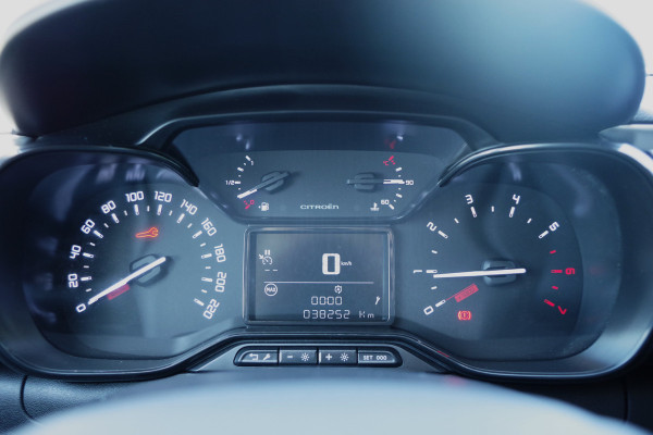Citroën C3 1.2 111 PK PureTech C-Series, Cruise Control, Camera, Carplay