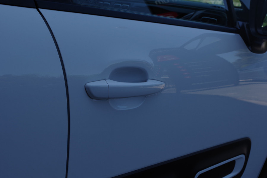 Citroën C3 1.2 111 PK PureTech C-Series, Cruise Control, Camera, Carplay
