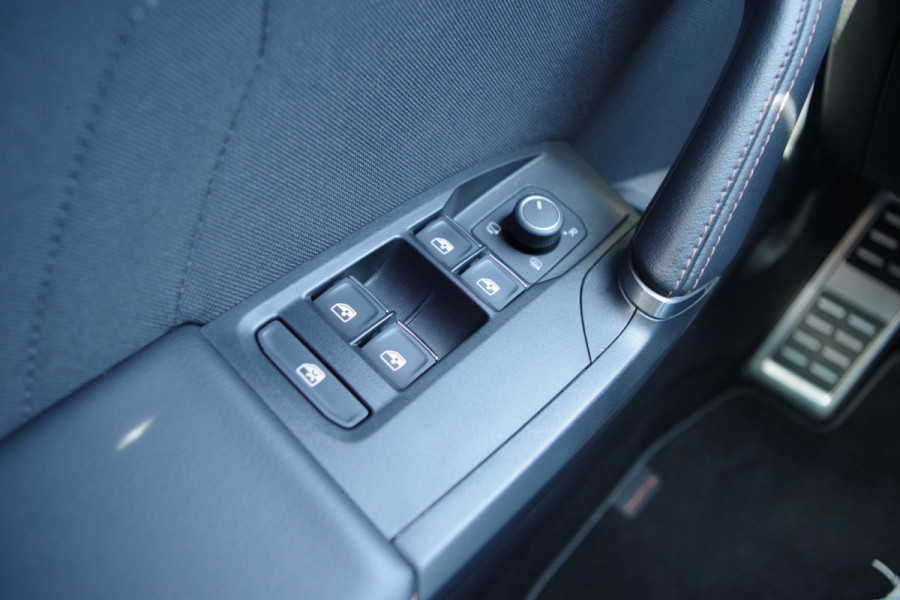 CUPRA Formentor 1.4 e-Hybrid VZ Performance, Adap. Cruise Control, Kuipstoelen, Winterpakket, Sfeerverlichting